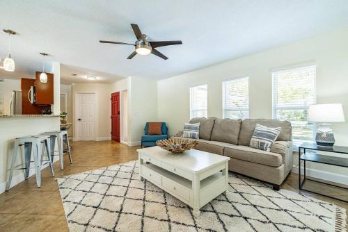 Spacious Pool Home With Putting Green, Sleeps 18!!