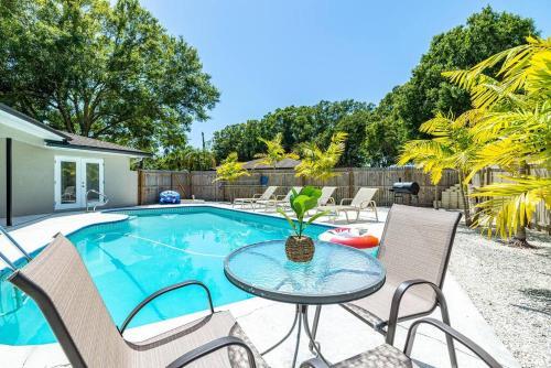 Spacious Pool Home With Putting Green, Sleeps 18!!