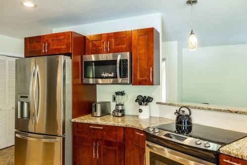 Spacious Pool Home With Putting Green, Sleeps 18!!
