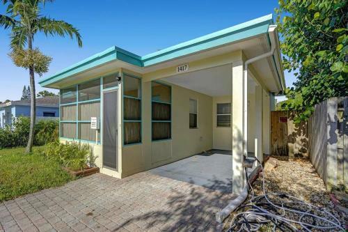 Beach House-fenced Yard/pet Friendly Free Parking