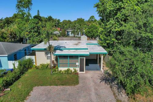 Beach House-fenced Yard/pet Friendly Free Parking