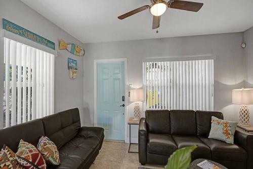 Beach House-fenced Yard/pet Friendly Free Parking