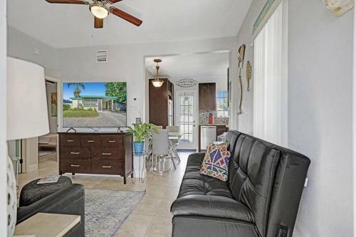 Beach House-fenced Yard/pet Friendly Free Parking