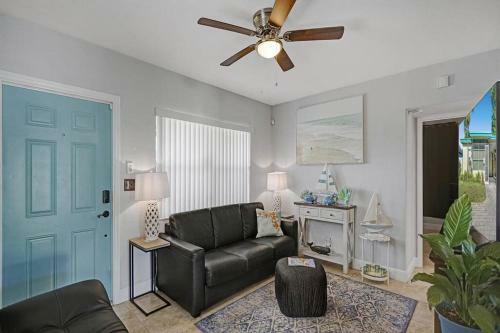 Beach House-fenced Yard/pet Friendly Free Parking
