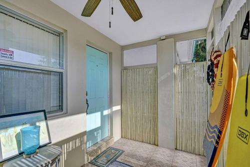 Beach House-fenced Yard/pet Friendly Free Parking
