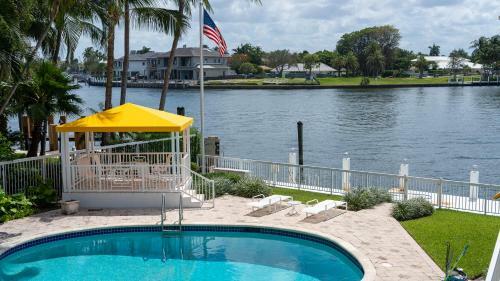 Apartamento Waterfront 4br 3b,intercoastal,pool,5 Min Walk 2 Beach