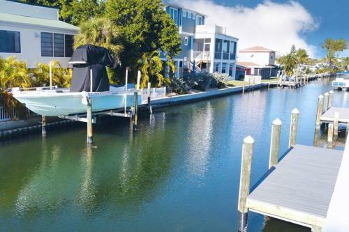 Apartamento Waterfront Condo, Private Dock, 5min Walk To Beach