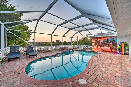 Canalfront Cape Coral Home With Kayaks And Bikes!