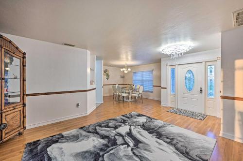 Canalfront Cape Coral Home With Kayaks And Bikes!