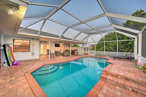Canalfront Cape Coral Home With Kayaks And Bikes!