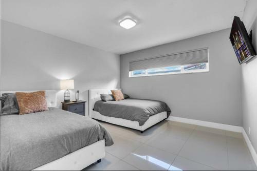Hollywood Hills 3bd Home Parking Bbq & Backyard