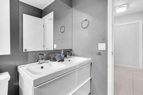 Hollywood Hills 3bd Home Parking Bbq & Backyard
