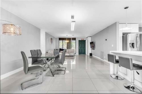 Hollywood Hills 3bd Home Parking Bbq & Backyard