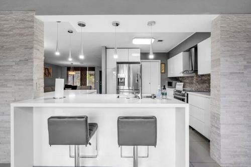 Hollywood Hills 3bd Home Parking Bbq & Backyard