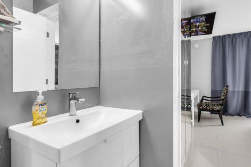 Hollywood Hills 3bd Home Parking Bbq & Backyard