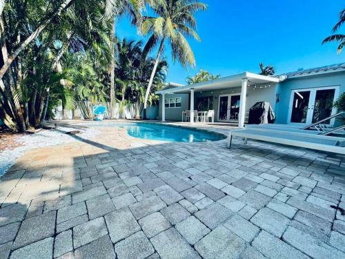 Heated Pool Home-best Location 5 Min To Beach