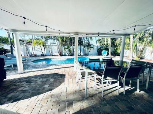 Heated Pool Home-best Location 5 Min To Beach