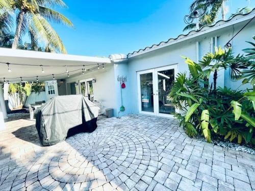 Heated Pool Home-best Location 5 Min To Beach