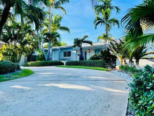 Heated Pool Home-best Location 5 Min To Beach