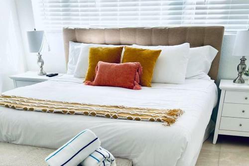 Heated Pool Home-best Location 5 Min To Beach