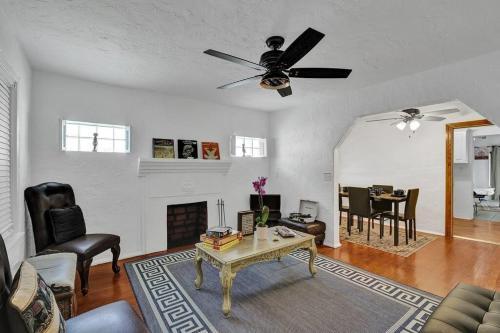 New Colonial White House Hotel Hollywood