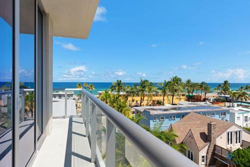 5 Rooftop Pool Balcony With Ocean View Hollywood Beach Broadwalk