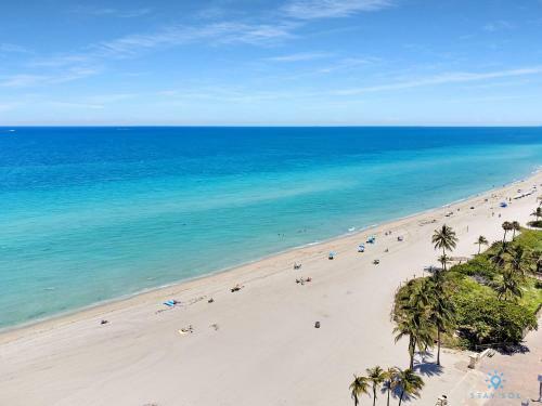 Modern Apartment W Bay View Pool Free Parking