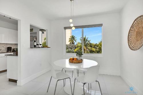 Modern Apartment W Bay View Pool Free Parking