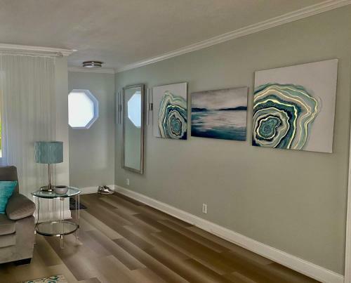 Gorgeous Modern Villa 5 Minutes From The Beach