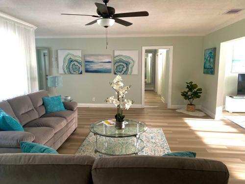 Gorgeous Modern Villa 5 Minutes From The Beach