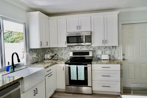 Gorgeous Modern Villa 5 Minutes From The Beach