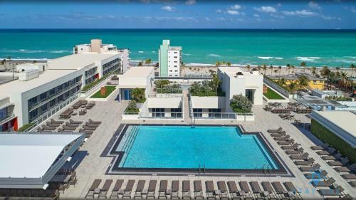 Posada Beachfront Resort Infinity Edge Swimming Pool Hot Tub
