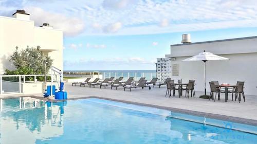Posada Beachfront Resort Infinity Edge Swimming Pool Hot Tub