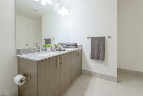 Apartamento Cozy 1-1 Br Steps From Downtown Doral Park