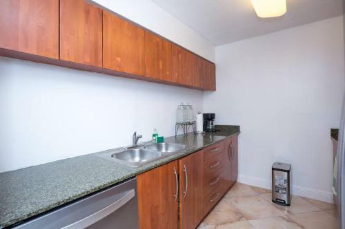 Amazing 2 Bedroom Apartment/ Free Parking Brickell