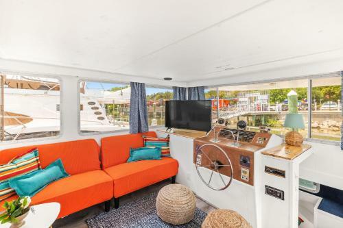 River View Houseboat