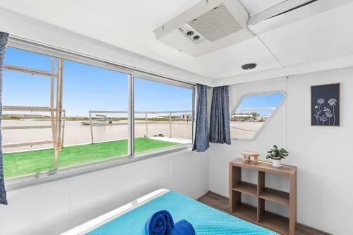 River View Houseboat