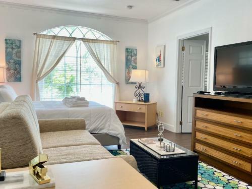 Amazing 5br King-pool & Spa A Block From The Bay