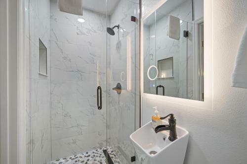 Amazing 5br King-pool & Spa A Block From The Bay