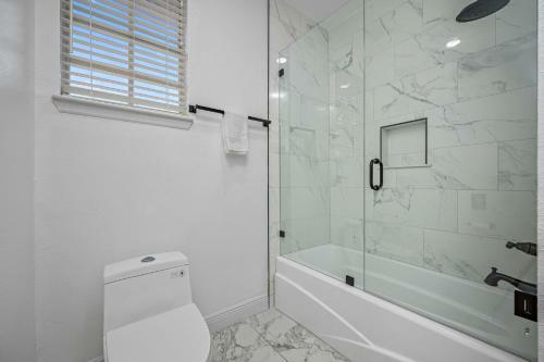 Amazing 5br King-pool & Spa A Block From The Bay
