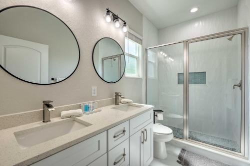 Contemporary Tampa Abode With Fully Fenced Yard