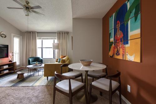 Wanderjaunt - Grande Oasis Luxury Apartments
