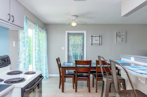 Charming Cozy Cottage In South Tampa