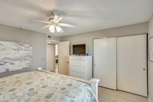 Blind Pass Lagoon Unit 404 Boat Friendly, Pool, Close To It All!