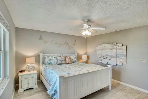 Blind Pass Lagoon Unit 404 Boat Friendly, Pool, Close To It All!