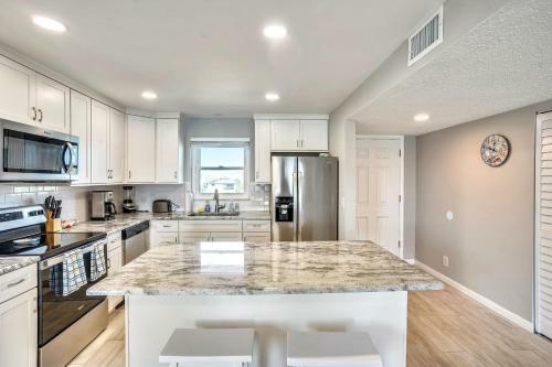 Blind Pass Lagoon Unit 404 Boat Friendly, Pool, Close To It All!