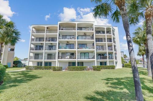 Blind Pass Lagoon Unit 404 Boat Friendly, Pool, Close To It All!