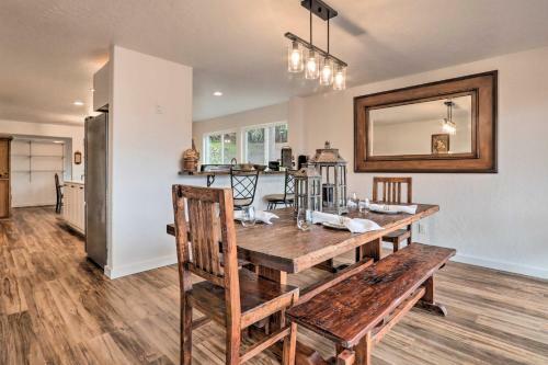 Spacious Sun-up Bay Cabin, 10 Min To Downtown Cda!