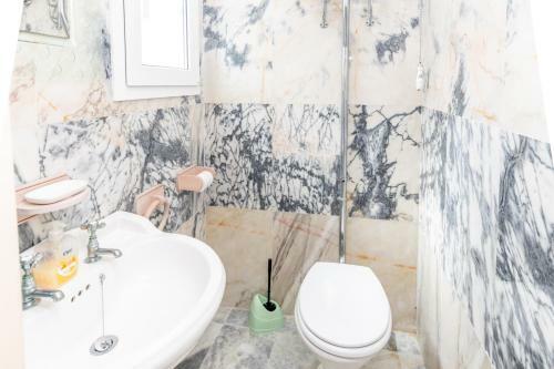Charming 3br Townhouse W/ Terrace & Swimming Pool