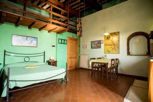 Hostal Castel D?arno Guest House